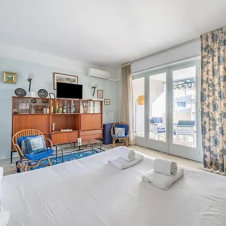 A056 - Centre With Parking * Cannes