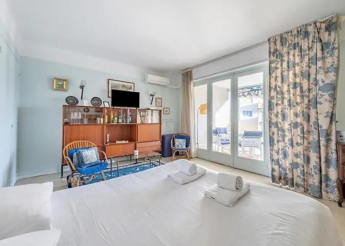 A056 - Centre With Parking * Cannes