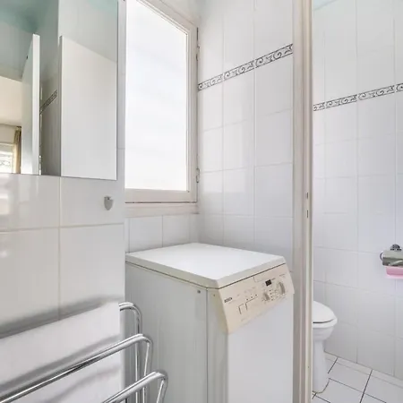 A056 - Centre With Parking Κάννες