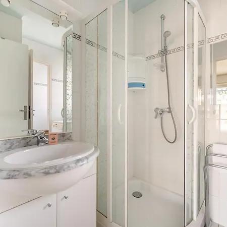 A056 - Centre With Parking * Κάννες