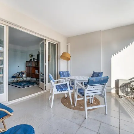 A056 - Centre With Parking Διαμέρισμα