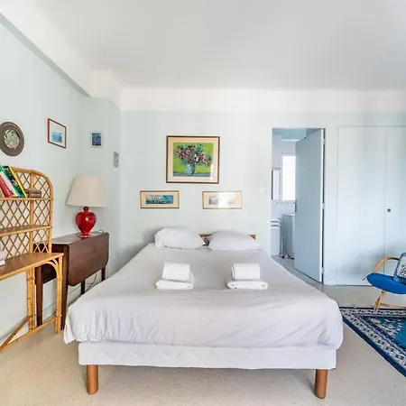 A056 - Centre With Parking Κάννες